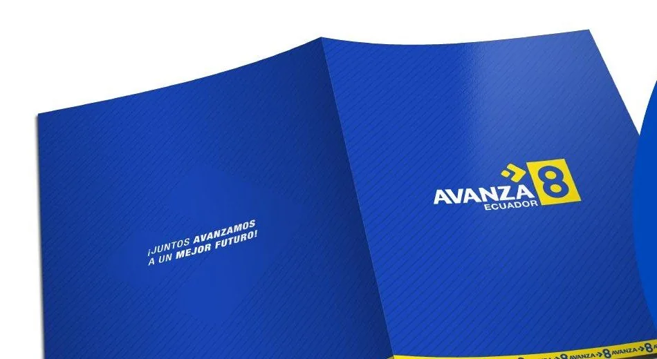 Carpeta institucional azul de Avanza para documentos